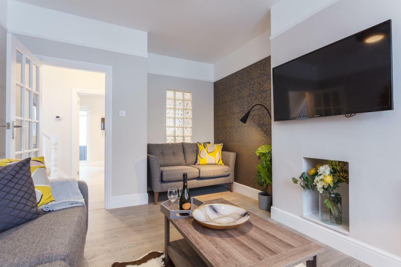 본머스 Stylish Town Centre House - 300Mbps, Parking & Sunny Decking 아파트 외부 사진