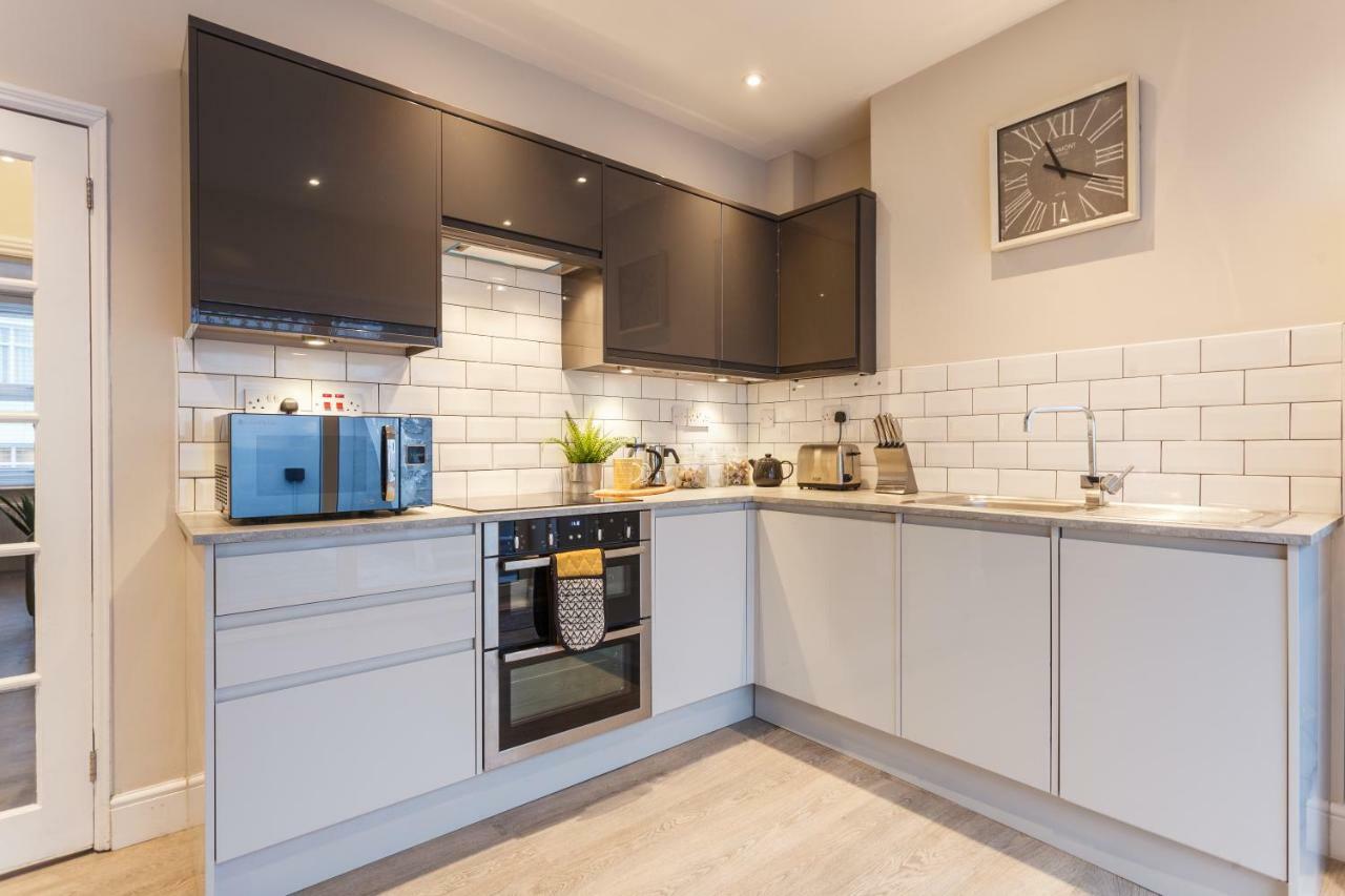 본머스 Stylish Town Centre House - 300Mbps, Parking & Sunny Decking 아파트 외부 사진