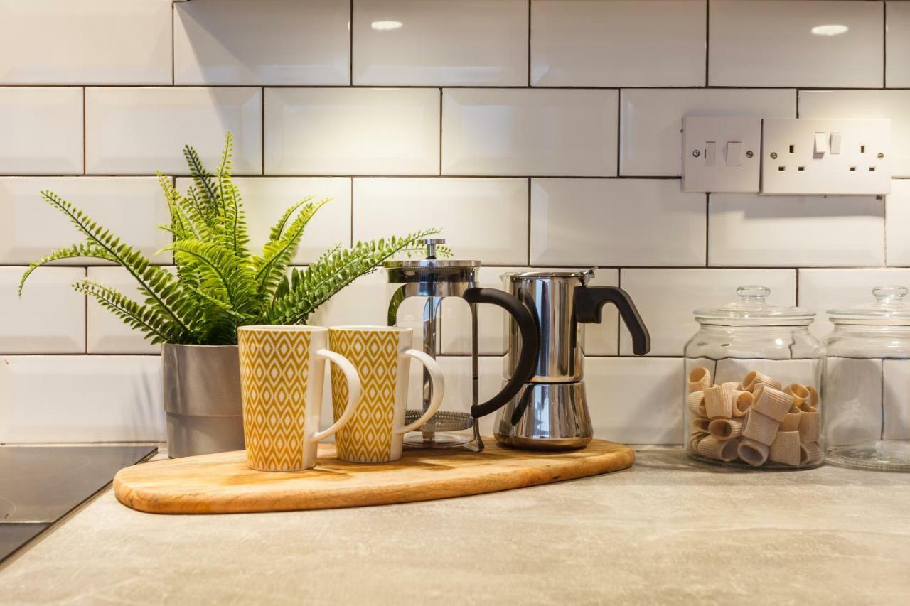 본머스 Stylish Town Centre House - 300Mbps, Parking & Sunny Decking 아파트 외부 사진