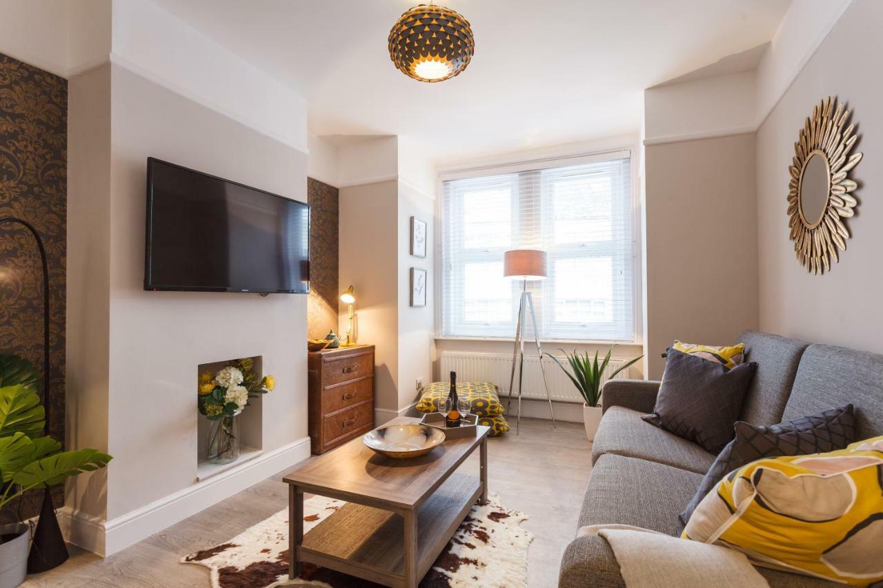 본머스 Stylish Town Centre House - 300Mbps, Parking & Sunny Decking 아파트 외부 사진